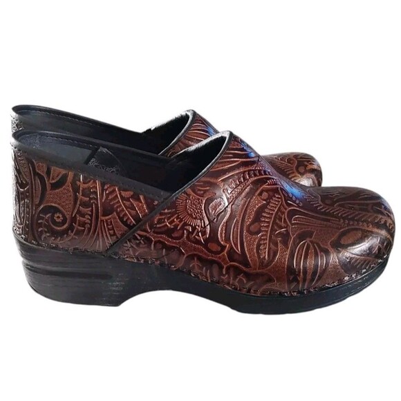 Dansko Womens Brown Tooled Leather Clogs Embossed Nursing US 9.5-10 Size 40 - Picture 2 of 7